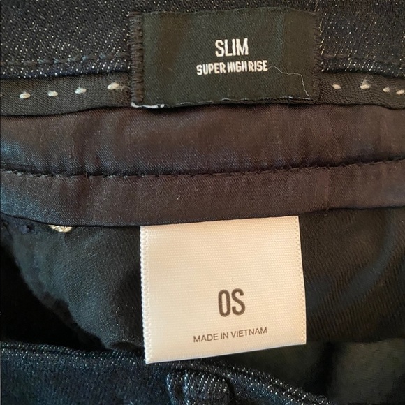 Express NWOT Dark Wash Super High Rise Slim Jeans SHORT - Picture 4 of 5